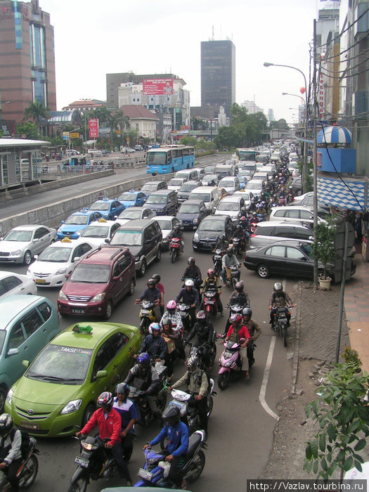 Машины и мотоциклы Джакарта, Индонезия