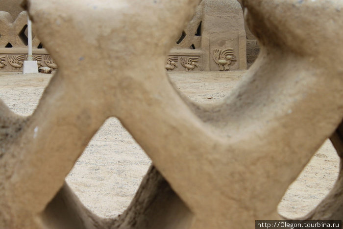 Толстые глиняные стены препятствовали попаданию в город горячего воздуха летом и холодного, зимой Трухильо, Перу