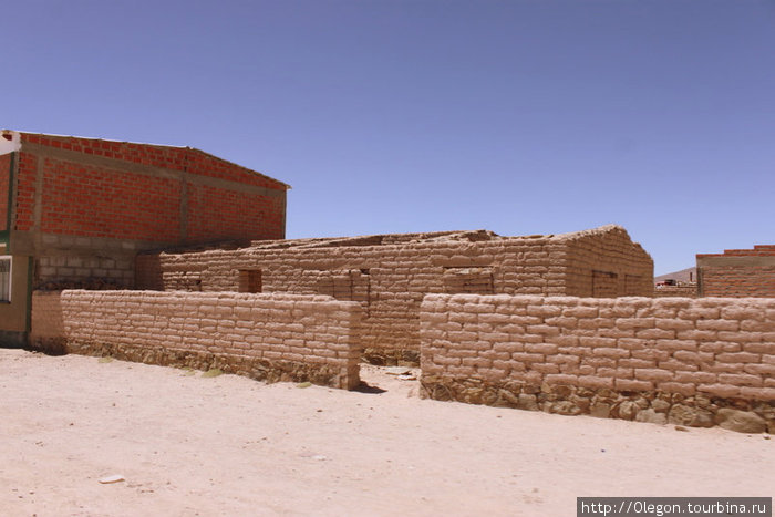 Дома из необожённой глины Уюни, Боливия