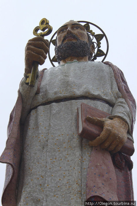 С ключом от города и Святой Книгой Алауси, Эквадор