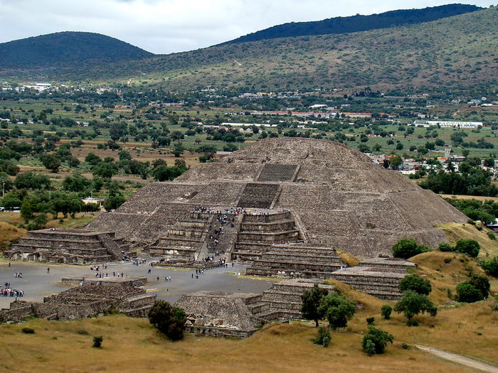а это сама пирамида Луны Теотиуакан пре-испанский город тольтеков, Мексика