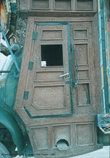 Резная деревянная дверь грузовика. Афганистан