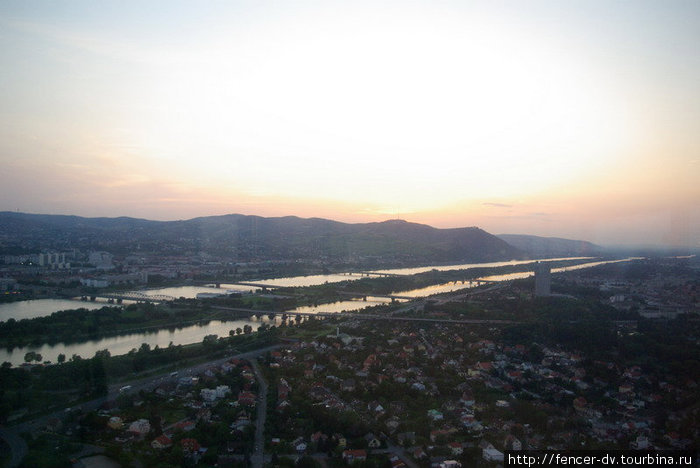 А так выглядит закат над Дунаем с горы Калленберг Вена, Австрия
