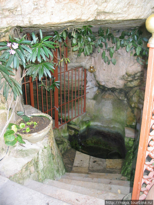 Подле пещеры источник Иерусалим, Израиль