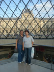 На входе в Лувр с подругой Светой