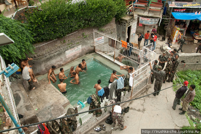 Открытые мужские купальни Вашишт, Индия