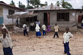 Мы проезжали деревни, а маленькие дети кричали нам в след: «You can die in Zanzibar!»