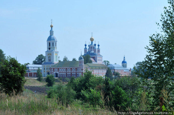 Рождество-Богородичный Санаксарский мужской монастырь, находится в Темниковском районе республики Мордовия, недалеко от города Темников, на левом берегу реки Мокши. Мордовия, Россия