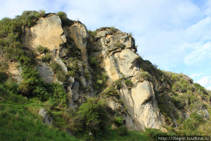 В скале высечено лицо главного Инки Ингапирки Ингапирка, Эквадор