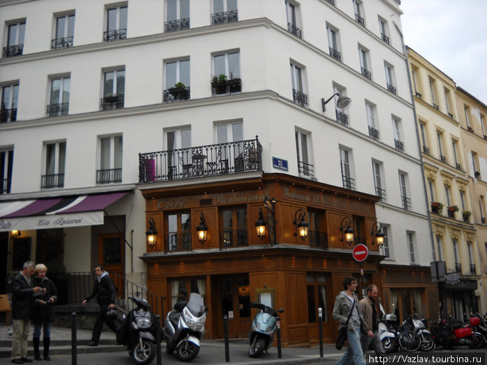 Одно из многочисленных кафе Париж, Франция