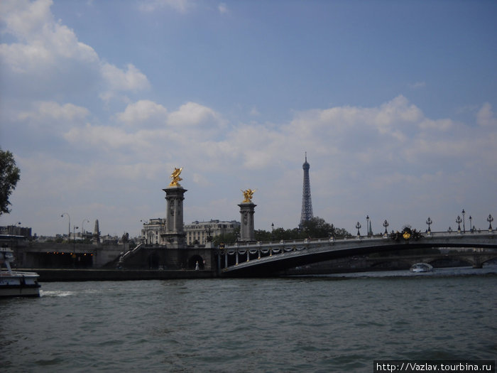Приближается мост Александра III Париж, Франция