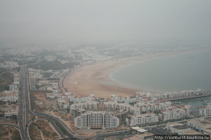 Вид на Агадир — в первой половине дня обычно пасмурно Агадир, Марокко