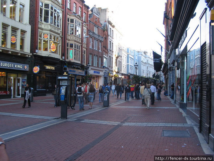 Графтон стрит — главная пешходная улица и основной шоппинг-центр Дублин, Ирландия