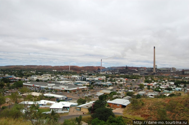 Маунт Айса и трубы рудника Маунт-Айса, Австралия