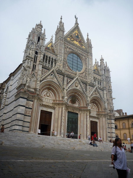 Сиенский кафедральный собор по своей красоте и величию ничуть не уступает Флорентийскому. Сиена, Италия