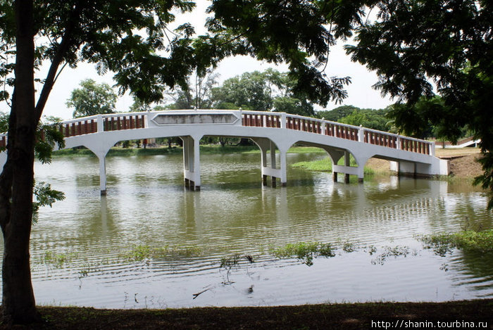 Мост на пруду Аюттхая, Таиланд
