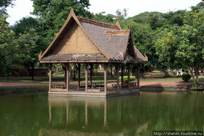 Дом на озере Аюттхая, Таиланд