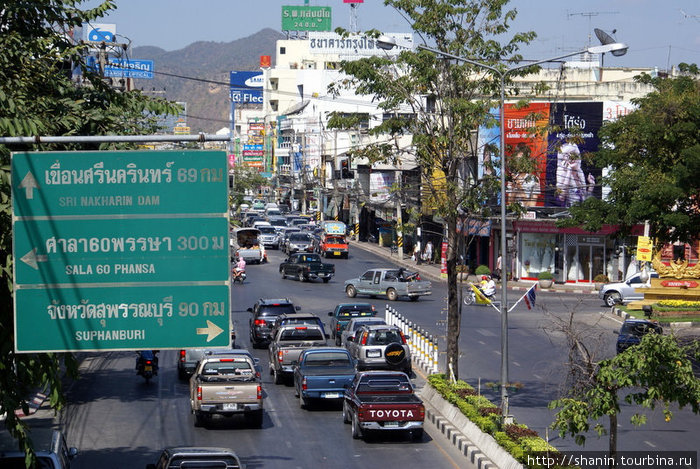 Улица в Канчанабури Канчанабури, Таиланд