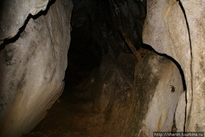 В пещере Ванвьенг, Лаос