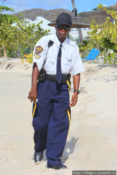 Пляжный охранник не боится загара Гренада