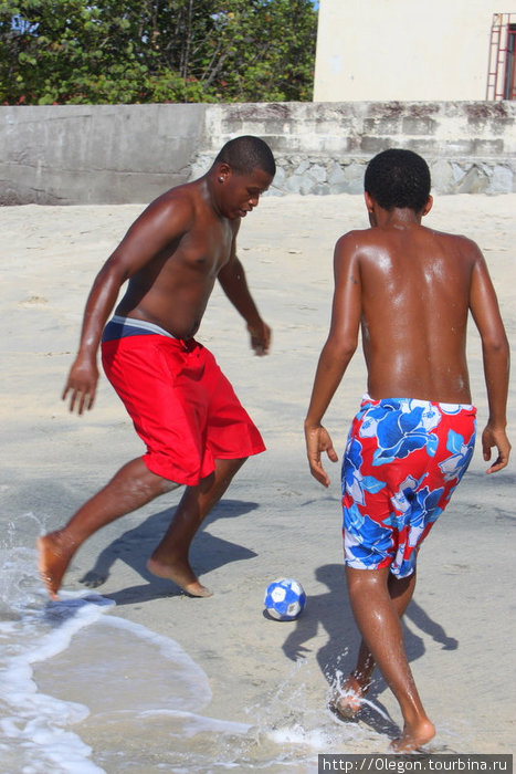 Море, песок и мяч Гренада