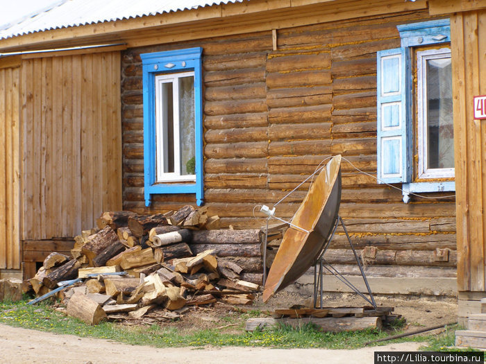 Жилые домики в Дацане все оснащены спутниковыми тарелками :) Верхняя Иволга, Россия