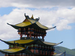 Концы крыш буддийских храмов всегда направлены вверх к небу