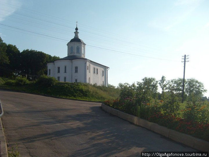 Два других храма: церковь Иоанна Богослова и церковь Архангела Михаила  (на ф. Иоанна Богослова). Смоленск, Россия