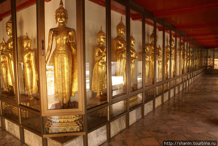 Будды в музее монастыря Бангкок, Таиланд