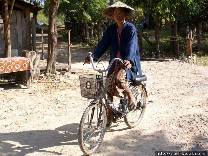 Велосипедистка Лаос