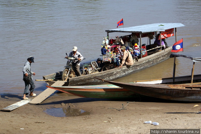 Высадка с лодки Провинция Тямпасак, Лаос