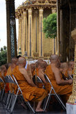 Не всем монахам хватило места в храме