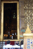 Изумрудный Будда — внутри храма наверху