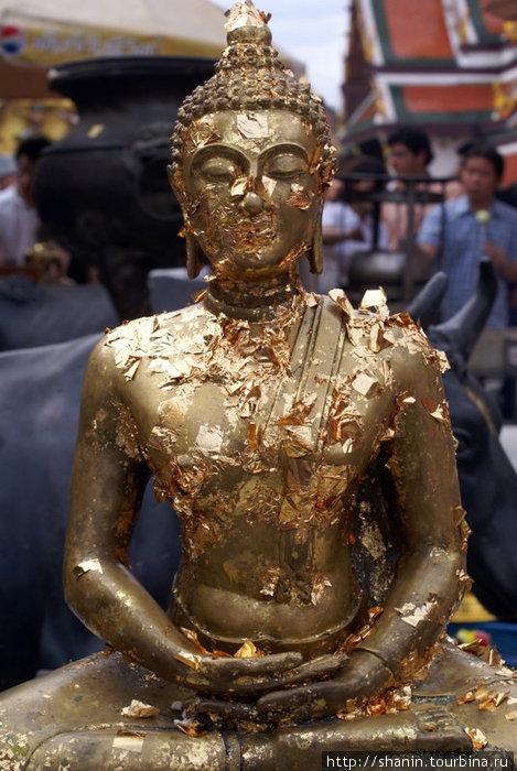 Будда в пластинках из сусального золота Бангкок, Таиланд