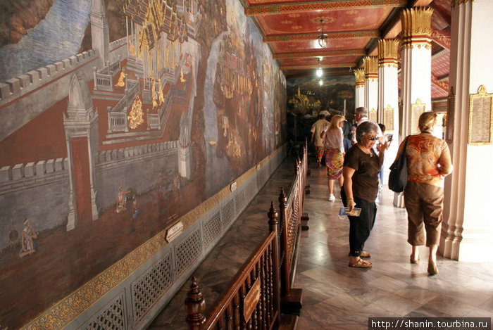 Галерея с фресками из эпоса Рамакиен Бангкок, Таиланд