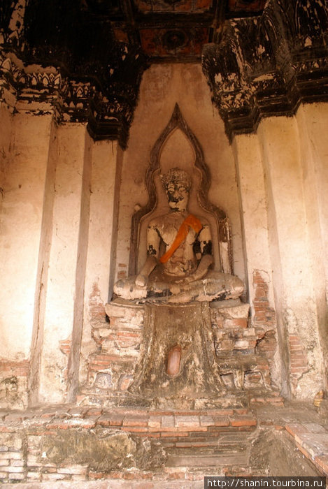 Будда у стены Аюттхая, Таиланд