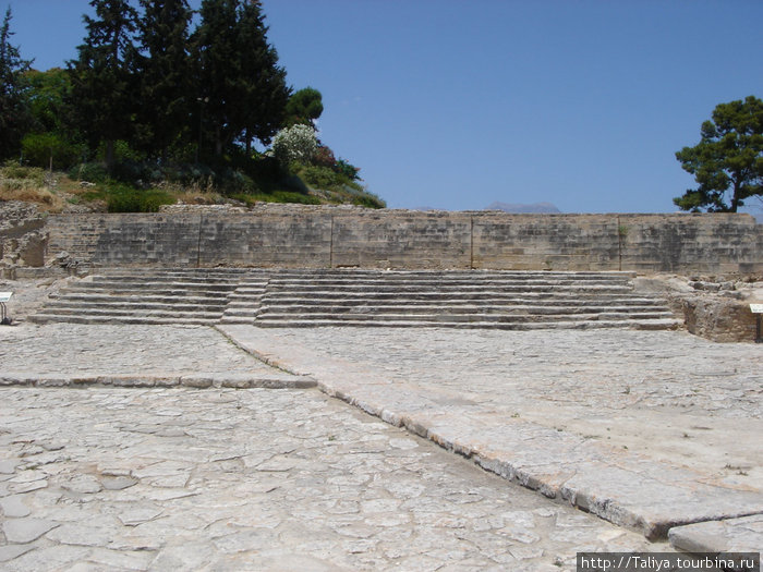Развалины стены Фестского дворца Остров Крит, Греция