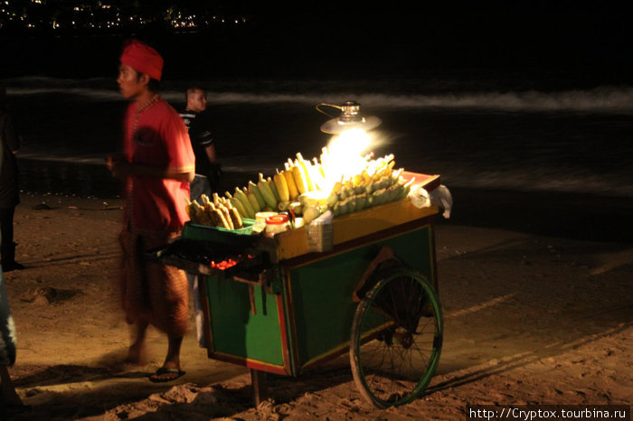 Ночной продавец кукурузы Джимбаран, Индонезия