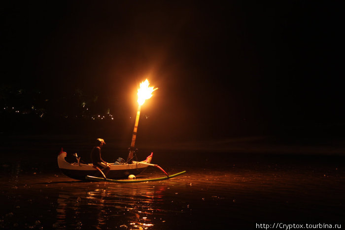 Ночная рыбалка на свет Джимбаран, Индонезия