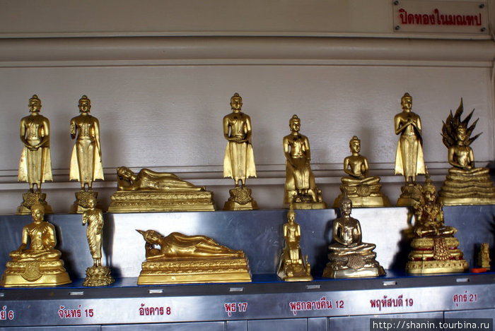 Алтарь со статуэтками Будды Бангкок, Таиланд