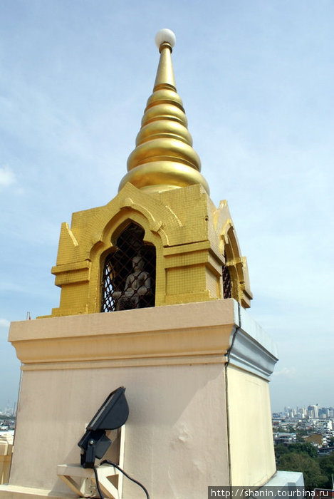 Маленькая ступа на углу верхней площадки Бангкок, Таиланд