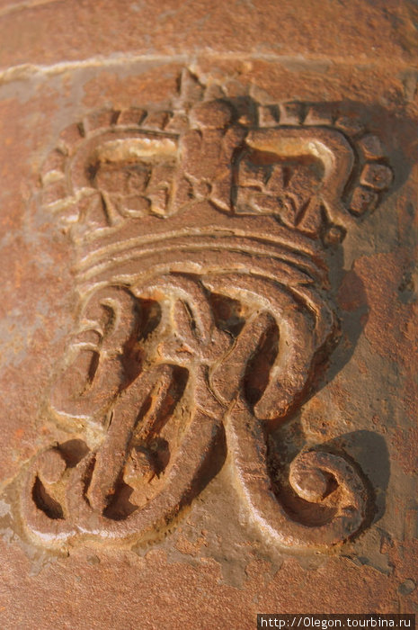 Герб на старой пушке Сент-Джорджес, Гренада