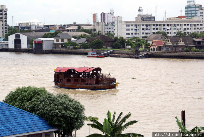 Судно на реке Бангкок, Таиланд