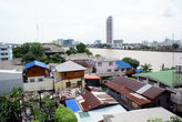 Вид на крыши домов и реку