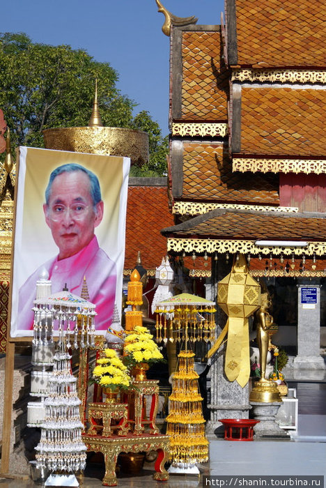 Храм и портрет короля Чиангмай, Таиланд