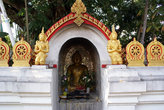 Статуя Будды в нише