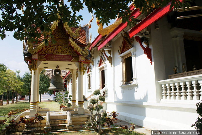 Сбоку от главного храма Чиангмай, Таиланд