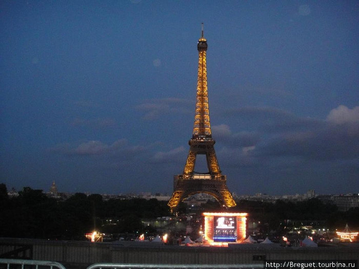 Трансляция чемпионата на фоне башни ) Париж, Франция