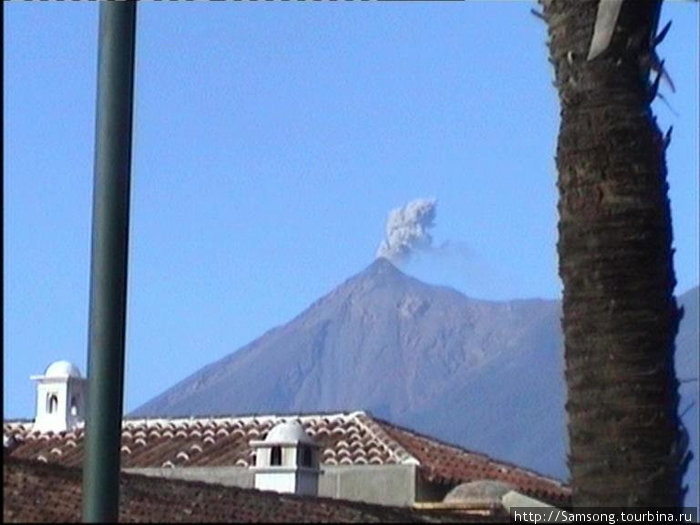Вокруг города несколько вулканов тихо себе покуривают.Обычное дело,все видимо с этим как-то смирились и особо на них внимания не обращают.Ну до поры,до времени,конечно. Гондурас