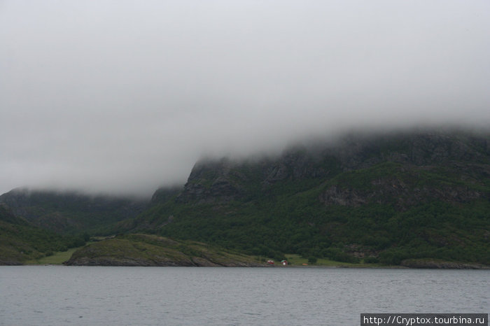 Русская погода кончилась, горы накрыли низкие облака Стейген, Норвегия